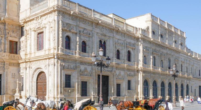 Casa Palacio El Condestable De Sevilla Exterior foto